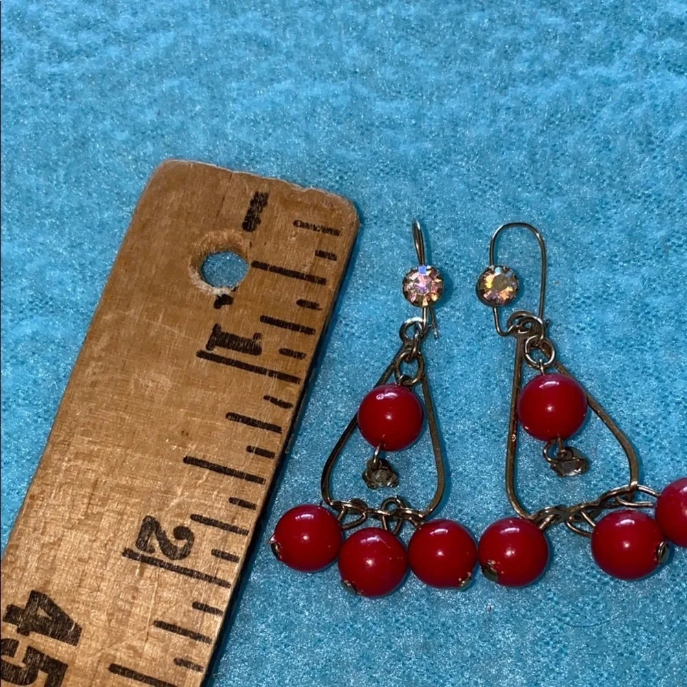 VINTAGE 1960’s red beads rhinestones gold tone pierced dangling earrings retro